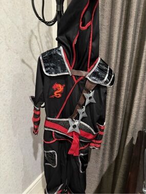 Kids Ninja Dragon Costume – Black and Red Hooded Outfit size 7/8 never worn.